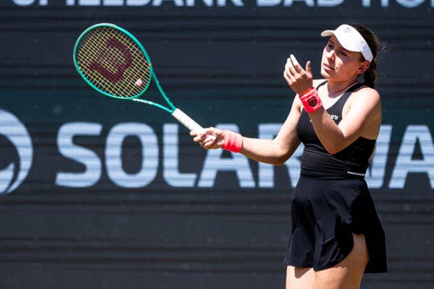 BAD HOMBURG, GERMANY - JUNE 25: Ekaterina Alexandrova frustrated during the Bad Homburg Open powered by Solarwatt Singles match between Naomi Osaka (JPN) vs Ekaterina Alexandrova at Kurpark Bad Homburg on June 25, 2026 in Bad Homburg, Germany. Hessen Germany Copyright: xSteffiexWunderlx
