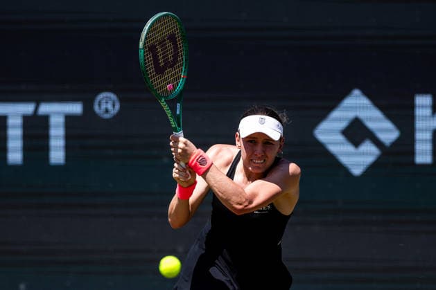 BAD HOMBURG, GERMANY - JUNE 25: Ekaterina Alexandrova during the Bad Homburg Open powered by Solarwatt Singles match between Naomi Osaka (JPN) vs Ekaterina Alexandrova at Kurpark Bad Homburg on June 25, 2026 in Bad Homburg, Germany. Hessen Germany Copyright: xSteffiexWunderlx