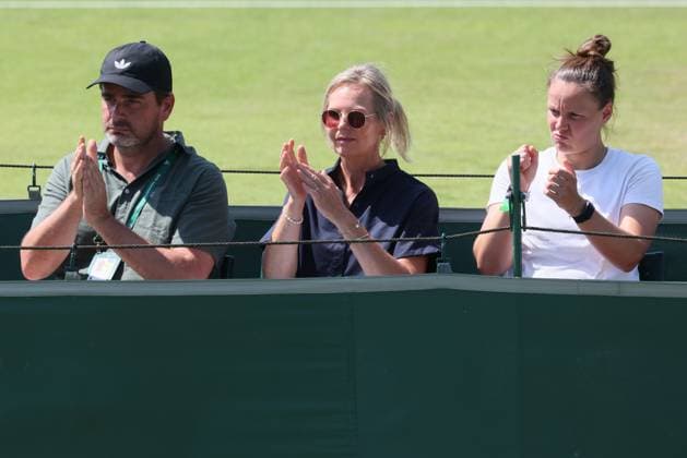 Vandromme s father Bart Vandromme and mother Corine Blondeel attend a tennis match between Georgian Bolkvadze and Belgian Vandromme, a qualifier for the women s singles at the Wimbledon grand slam tennis tournament in London, Britain, Thursday 25 June 2026. The main tournament is starting next Monday. BENOITxDOPPAGNE  x179237245x