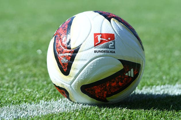 Fußball 2. Bundesliga Trainingsauftakt VfL Bochum am 25.06.2026 im Vonovia Ruhrstadion in Bochum Offizieller Spielball für die Saison 2026 27 der Bundesliga und 2. Bundesliga: adidas TORFABRIK *** Soccer: 2. Bundesliga – VfL Bochum Kicks Off Training on June 25, 2026, at the Vonovia Ruhrstadion in Bochum. Official match ball for the 2026–27 season of the Bundesliga and 2. Bundesliga: adidas TORFABRIK xRx