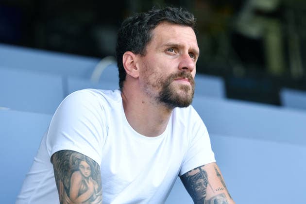Fußball 2. Bundesliga Trainingsauftakt VfL Bochum am 25.06.2026 im Vonovia Ruhrstadion in Bochum Simon Zoller ( Leiter der Lizenzspieler-Abteilung Bochum ), links - Rexhep Kushutani ( Leistungsdiagnostiker Bochum ) *** Soccer, 2. Bundesliga: VfL Bochum Kicks Off Training on June 25, 2026, at the Vonovia Ruhrstadion in Bochum. Simon Zoller, Head of the Professional Players Department in Bochum (left); Rexhep Kushutani, Performance Analyst in Bochum xRx