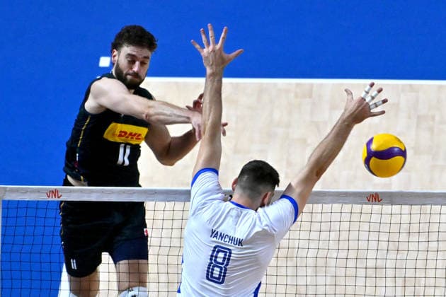 LJUBLJANA, SLOVENIA - JUNE 25: Kamil Rychlicki of Italy (L) in action against Dmytro Yanchuk of Ukraine (R) during the FIVB Men s Volleyball Nations League match between Ukraine and Italy at Arena Stozice, Ljubljana on June 25, 2026 in Ljubljana, Slovenia. (Photo by Igor Kupljenik Sports Press Photo).  Copyright: xIgorxKupljenikx xSPPx Sportspressphoto_SPR176571