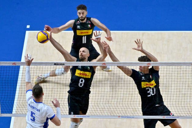 LJUBLJANA, SLOVENIA - JUNE 25: Oleh Plotrytskyi of Ukraine (L) in action against Riccardo Sbertoli of Italy (C) during the FIVB Men s Volleyball Nations League match between Ukraine and Italy at Arena Stozice, Ljubljana on June 25, 2026 in Ljubljana, Slovenia. (Photo by Igor Kupljenik Sports Press Photo).  Copyright: xIgorxKupljenikx xSPPx Sportspressphoto_SPR176576