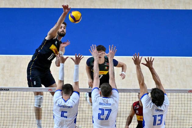 LJUBLJANA, SLOVENIA - JUNE 25: Kamil Rychlicki of Italy (L) in action against Vladyslav Shchurov of Ukraine (C) during the FIVB Men s Volleyball Nations League match between Ukraine and Italy at Arena Stozice, Ljubljana on June 25, 2026 in Ljubljana, Slovenia. (Photo by Igor Kupljenik Sports Press Photo).  Copyright: xIgorxKupljenikx xSPPx Sportspressphoto_SPR176578