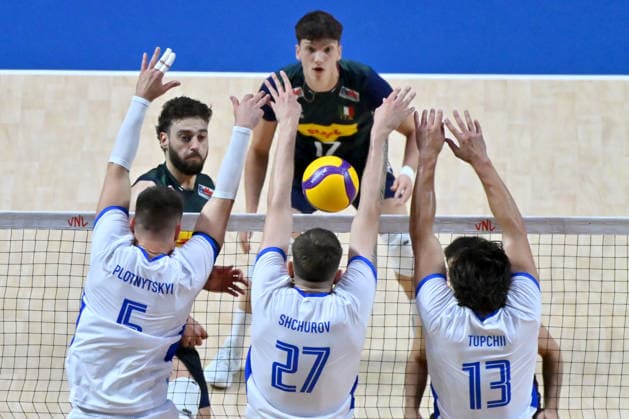 LJUBLJANA, SLOVENIA - JUNE 25: Kamil Rychlicki of Italy (L) in action against Vladyslav Shchurov of Ukraine (C) during the FIVB Men s Volleyball Nations League match between Ukraine and Italy at Arena Stozice, Ljubljana on June 25, 2026 in Ljubljana, Slovenia. (Photo by Igor Kupljenik Sports Press Photo).  Copyright: xIgorxKupljenikx xSPPx Sportspressphoto_SPR176579