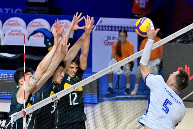 LJUBLJANA, SLOVENIA - JUNE 25: Oleh Plotrytskyi of Ukraine (R) in action against Mattia Bottolo of Italy (C) during the FIVB Men s Volleyball Nations League match between Ukraine and Italy at Arena Stozice, Ljubljana on June 25, 2026 in Ljubljana, Slovenia. (Photo by Igor Kupljenik Sports Press Photo).  Copyright: xIgorxKupljenikx xSPPx Sportspressphoto_SPR176586