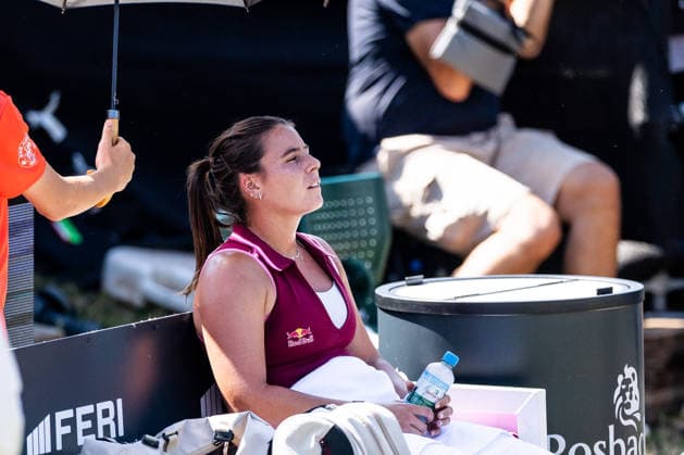 BAD HOMBURG, GERMANY - JUNE 25: Emma Navarro (USA) trying to cool down during the Bad Homburg Open powered by Solarwatt Singles match between Emma Navarro (USA) vs Elena-Gabriela Ruse (ROU) at Kurpark Bad Homburg on June 25, 2026 in Bad Homburg, Germany. Hessen Germany Copyright: xSteffiexWunderlx