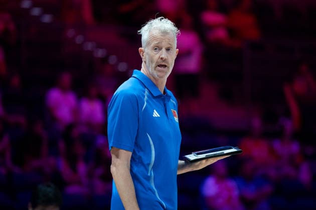 China V Belgium - VNL 2026 Men s Volleyball Nations League. Vital Heynen, head coach of the China national team, Nationalteam is seen during the Men s VNL FIVB Volleyball Nations League match between China and Belgium at PreZero Arena in Gliwice, Poland, on June 25, 2026. Gliwice Poland  Copyright: xMarcinxGolbax originalFilename:golba-chinavbe260625_npXYy.jpg