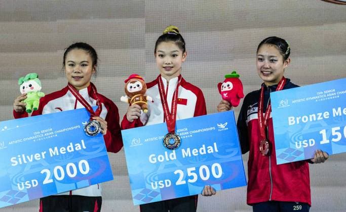 (260625) -- ZUNYI, June 25, 2026 -- Gold medalist Ke Qinqin (C) of China, silver medalist Zhang Qingying (L) of China and bronze medalist Nishiyama Misa of Japan pose during the awarding ceremony for senior women s team & all-around finals at the 13th Senior & 19th Junior Women s Artistic Gymnastics Asian Championships in Zunyi, southwest China s Guizhou Province, June 25, 2026. ) (SP)CHINA-ZUNYI-ARTISTIC GYMNASTICS-ASIAN CHAMPIONSHIPS(CN) TaoxLiang 