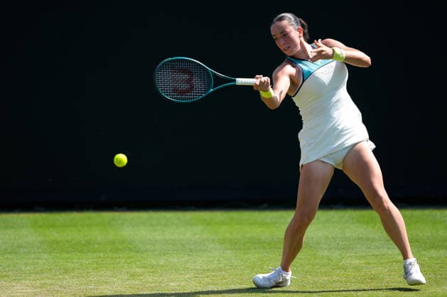Lexus Eastbourne Open - Day Four Tereza Valentova of the Czech Republic competes during her quarterfinal match against Tatjana Maria of Germany at the 2026 Lexus Eastbourne Open Women s tennis tournament at the Devonshire Park Lawn Tennis Club in Eastbourne, England, on June 25, 2026. Eastbourne United Kingdom  Copyright: xOwenxHammondx originalFilename:hammond-2026lexu260625_np6ex.jpg