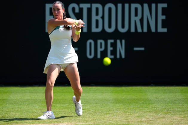 Lexus Eastbourne Open - Day Four Tereza Valentova of the Czech Republic competes during her quarterfinal match against Tatjana Maria of Germany at the 2026 Lexus Eastbourne Open Women s tennis tournament at the Devonshire Park Lawn Tennis Club in Eastbourne, England, on June 25, 2026. Eastbourne United Kingdom  Copyright: xOwenxHammondx originalFilename:hammond-2026lexu260625_npN0f.jpg