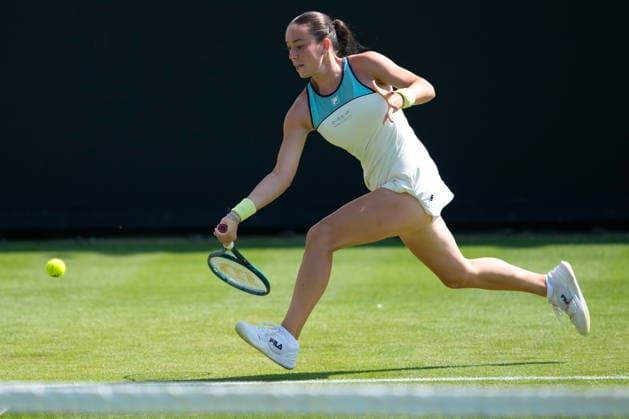 Lexus Eastbourne Open - Day Four Tereza Valentova of the Czech Republic competes during her quarterfinal match against Tatjana Maria of Germany at the 2026 Lexus Eastbourne Open Women s tennis tournament at the Devonshire Park Lawn Tennis Club in Eastbourne, England, on June 25, 2026. Eastbourne United Kingdom  Copyright: xOwenxHammondx originalFilename:hammond-2026lexu260625_np5Rd.jpg