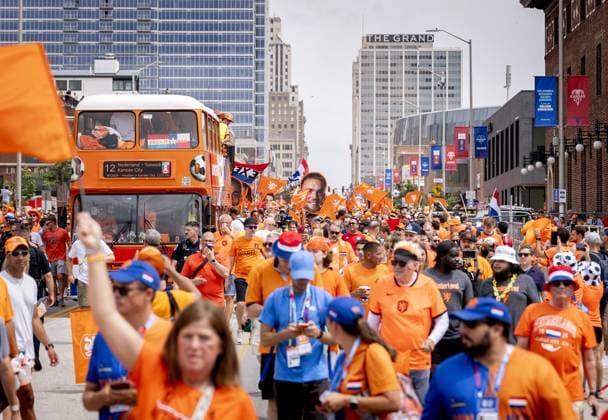 KANSAS CITY - Fans during the Orange March through the Power and Light District during the 2026 FIFA World Cup, WM, Weltmeisterschaft, Fussball Group F, prior to the match between the Netherlands and Tunisia on June 25, 2026, in Kansas City, United States. ROBIN VAN LONKHUIJSEN ANP xVIxANPxSportx xxANPxIVx 561956518 originalFilename: 561956518.jpg