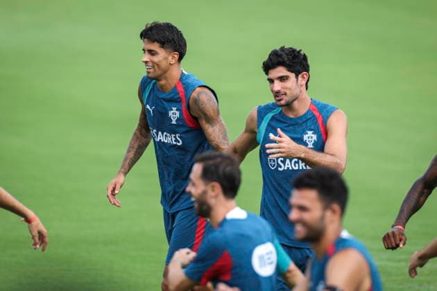 FIFA World Cup, WM, Weltmeisterschaft, Fussball 2026 - Portugal training Portugal s national soccer players Joao Cancelo (L) and Goncalo Guedes (R) attend a training session of the team in Palm Beach, Florida, USA, 25 June 2026. Palm Beach Florida United States  Copyright: xMIGUELxA.xLOPESx
