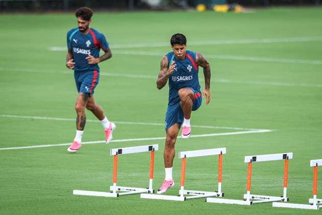FIFA World Cup, WM, Weltmeisterschaft, Fussball 2026 - Portugal training Portugal s national soccer player Joao Cancelo (R) attends a training session of the team in Palm Beach, Florida, USA, 25 June 2026. Palm Beach Florida United States  Copyright: xMIGUELxA.xLOPESx