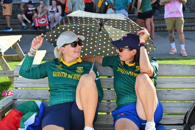 South Africa Women v Netherlands Women, ICC Women s T20 World Cup South Africa supporters shelter under an umbrella from the scorching hot sunshine ahead of the ICC Women s T20 World Cup match between South Africa Women and Netherlands Women at the Seat Unique Stadium, Bristol, UK on 25 June 2026. Bristol Seat Unique Stadium Gloucestershire UK Editorial use only , Copyright: xGrahamxHuntx PSI-24401-0003