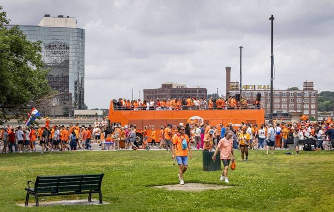 KANSAS CITY - Fans during the Orange March through the Power and Light District during the 2026 FIFA World Cup, WM, Weltmeisterschaft, Fussball Group F, prior to the match between the Netherlands and Tunisia on June 25, 2026, in Kansas City, United States. ROBIN VAN LONKHUIJSEN ANP xVIxANPxSportx xxANPxIVx 561959286 originalFilename: 561959286.jpg