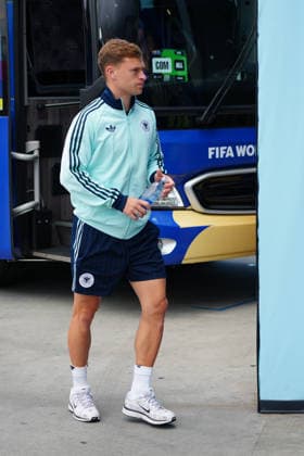 Joshua Kimmich (Deutschland Germany) steigt aus dem Bus - New York 25.06.2026: Deutschland vs. Ecuador, MetLife Stadium, World Cup 26 Gruppe E, 3. Spieltag *** Joshua Kimmich of Germany gets off the bus in New York on June 25, 2026. Germany vs. Ecuador, MetLife Stadium, World Cup 26, Group E, Matchday 3