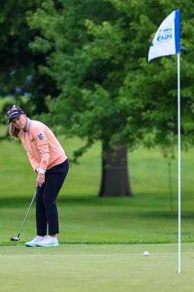 June 25, 2026, Chaska, Minnesota, United States: BROOKE HENDERSON putts at hole two. This is the first day of the 2026 KPMG WomenÃ¢â‚¬â ¢s PGA, Golf Herren Championship at Hazeltine National Golf Course in Chaska Minnesota. 2026 KPMG WomenÃ¢â‚¬â ¢S PGA Championship - Day 1  - ZUMAt166 20260625_zsp_t166_101 Copyright: xMichaelxTurnerx