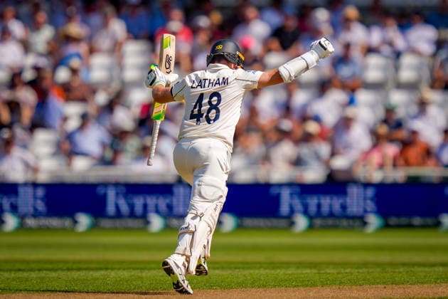 England v New Zealand - 3rd Rothesay Test Match: Day One New Zealand captain Tom Latham celebrates reaching 100 runs during the 3rd Rothesay Test Match Day 1 between England and New Zealand at Trent Bridge, Nottingham, United Kingdom, on June 25, 2026. Nottingham Nottinghamshire United Kingdom  Copyright: xNewsxImagesx originalFilename:cosgrove-3rdrothe260625_npOyU.jpg