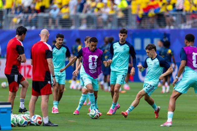 25.06.2026, Fussball Weltmeisterschaft 2026 in den USA, 3.Spieltag Gruppe E, Ecuador - Deutschland, im MetLife Stadium (New York New Jersey, East Rutherford), Jamal Musiala (Deutschland), Kai Hawertz (Deutschland), Florian Wirtz (Deutschland) beim Aufwärmen *** June 25, 2026, 2026 FIFA World Cup in the U.S., Matchday 3, Group E, Ecuador vs. Germany, at MetLife Stadium in East Rutherford, New York, New Jersey; Jamal Musiala (Germany), Kai Havertz (Germany), and Florian Wirtz (Germany) warming up