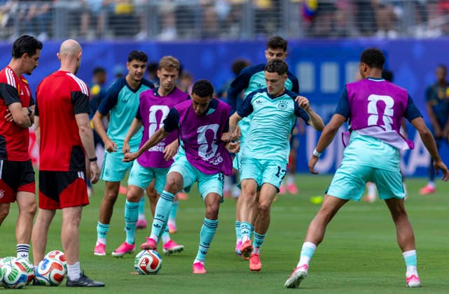 25.06.2026, Fussball Weltmeisterschaft 2026 in den USA, 3.Spieltag Gruppe E, Ecuador - Deutschland, im MetLife Stadium (New York New Jersey, East Rutherford), Jamal Musiala (Deutschland), Kai Hawertz (Deutschland), Florian Wirtz (Deutschland) beim Aufwärmen *** June 25, 2026, 2026 FIFA World Cup in the U.S., Matchday 3, Group E, Ecuador vs. Germany, at MetLife Stadium in East Rutherford, New York, New Jersey; Jamal Musiala (Germany), Kai Havertz (Germany), and Florian Wirtz (Germany) warming up