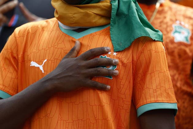 FIFA World Cup, WM, Weltmeisterschaft, Fussball 2026 - Group E - Curacao vs Ivory Coast A supporter of Ivory Coast puts a hand on their heart as they listen to their national anthem ahead of the FIFA World Cup 2026 group stage match Curacao against Ivory Coast, in Philadelphia, Pennsylvania, USA, 25 June 2026. PHILADELPHIA United States  Copyright: xWILLxOLIVERx