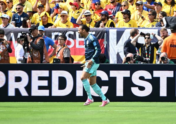 Fußball, Herren, FIFA World Cup, WM, Weltmeisterschaft, Fussball 2026, Spiel in New York New Jersey, Ecuador - Deutschland (Gruppe E, 3. Spieltag), Leroy Sane (Deutschland), Jubel nach Tor zum 0:1, 25.06. 2026, *** Soccer, Men s, 2026 FIFA World Cup, Match in New York, New Jersey, Ecuador vs. Germany, Group E, Matchday 3, Leroy Sané (Germany), Celebrating after scoring the 0–1 goal, June 25, 2026, Copyright: xMatthiasxKochx