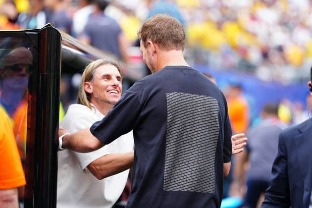 Bundestrainer Julian Nagelsmann (Deutschland Germany) begrüßt Trainer Coach Sebastian Beccacece (Ecuador) - New York 25.06.2026: Deutschland vs. Ecuador, MetLife Stadium, World Cup 26 Gruppe E, 3. Spieltag *** German National Team Coach Julian Nagelsmann welcomes Ecuadorian Coach Sebastian Beccacece, New York, June 25, 2026; Germany vs. Ecuador, MetLife Stadium, World Cup 2026, Group E, Matchday 3