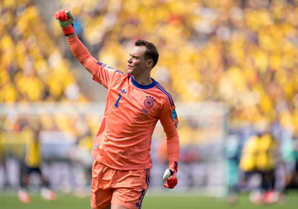 Manuel Neuer (Germany, 1) jubel nach dem Tor zum 1-0, jubelnd, bejubelt, jubelt, jubeln, emotionen, celebrate. FIFA World Cup, WM, Weltmeisterschaft, Fussball 2026: Ecuador vs Deutschland 25 June 2026, FIFA World Cup 2026: Ecuador vs Deutschland (Group E, Matchday 3) at New York New Jersey Stadium in East Rutherford, New Jersey, USA. *** Manuel Neuer, Germany, 1, celebrating after the 1-0 goal, celebrating, being celebrated, cheers, emotions, celebrate FIFA World Cup 2026 Ecuador vs. Germany, June 25, 2026, FIFA World Cup 2026 Ecuador vs. Germany, Group E, Matchday 3 at New York–New Jersey Stadium in East Rutherford, New Jersey, USA Copyright: HMBxMedia xMarcoxBader