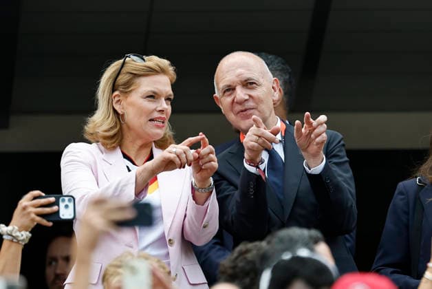 25.06.2026, Fussball, Herren, FIFA Weltmeisterschaft 2026, Vorrunde, Gruppe E, New York, Ecuador - Deutschland, Präsident Bernd Neuendorf (Deutscher Fußball-Bund), Bundestagspräsidentin von Deutschland Julia Klöckner New York MetLife Stadium New York Vereinigte Staaten von Amerika (US) *** June 25, 2026, Soccer, Men s, 2026 FIFA World Cup, Group Stage, Group E, New York, Ecuador vs. Germany, Bernd Neuendorf, President of the German Football Association, Julia Klöckner, President of the German Bundestag, New York, MetLife Stadium, New York, United States of America, US Copyright: xSebastianxBachx