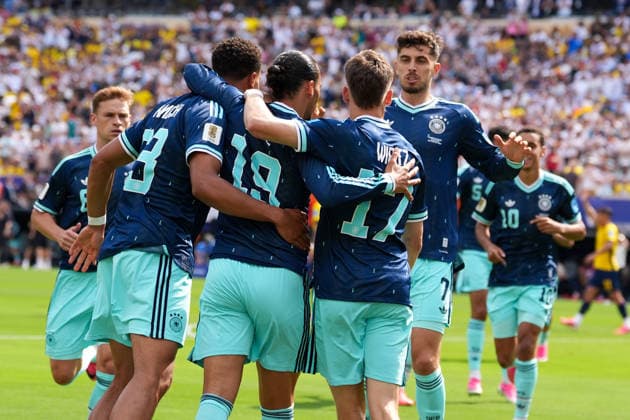 Spieler der deutschen Nationalmannschaft jubeln nach dem Tor von Leroy Sane. USA, FIFA Weltmeisterschaft, Ecuador vs Deutschland, East Rutherford, 25.06.2026 USA, FIFA Weltmeisterschaft, Ecuador vs Deutschland, East Rutherford, 25.06.2026 East Rutherford *** Players on the German national team celebrate after Leroy Sané s goal, USA, FIFA World Cup, Ecuador vs. Germany, East Rutherford, June 25, 2026, USA, FIFA World Cup, Ecuador vs. Germany, East Rutherford, June 25, 2026, East Rutherford Copyright: xEibner-Pressefoto ScottxColemanx EP_SCN