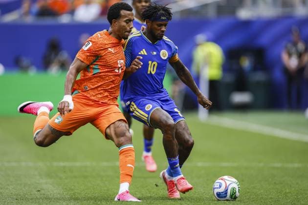 PHILADELPHIA - (lr) Guela Doue of Ivory Coast and Leandro Bacuna of Curacao during the 2026 FIFA World Cup, WM, Weltmeisterschaft, Fussball Group E match between Curacao and Ivory Coast at Philadelphia Stadium on June 25, 2026, in Philadelphia, United States. MAURICE VAN STEEN ANP FIFA World Cup 2026 - Group E 2026 xVIxANPxSportx xxANPxIVx 561973862 originalFilename: 561973862.jpg