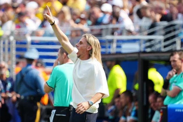 Trainer Coach Sebastian Beccacece (Ecuador) regt sich auf - New York 25.06.2026: Deutschland vs. Ecuador, MetLife Stadium, World Cup 26 Gruppe E, 3. Spieltag *** Coach Sebastian Beccacece of Ecuador is upset New York, June 25, 2026 Germany vs. Ecuador, MetLife Stadium, World Cup 26, Group E, Matchday 3