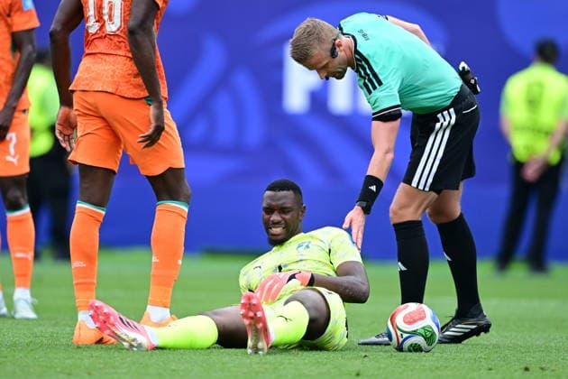 Curacao v Ivory Coast - FIFA World Cup, WM, Weltmeisterschaft, Fussball 2026 - Group E PHILADELPHIA, USA - JUNE 25: Yahia Fofana of Ivory Coast lies on the ground after injury prior the 2026 FIFA World Cup First Stage Group E match between Curacao and Ivory Coast at Lincoln Financial Field (Philadelphia Stadium) in Philadelphia, Pennsylvania, United States on June 25, 2026. Abdulhamid Hosbas Anadolu Pennsylvania United States. Editorial use only. Please get in touch for any other usage.  Copyright: x2026xAnadoluxAbdulhamidxHosbasx