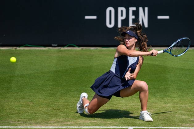 Lexus Eastbourne Open - Day Four Zeynep Sonmez of Turkey competes against third seed Jelena Ostapenko of Latvia during their quarterfinal match at the 2026 Lexus Eastbourne Open Women s tennis tournament at the Devonshire Park Lawn Tennis Club in Eastbourne, England, on June 25, 2026. Eastbourne United Kingdom  Copyright: xOwenxHammondx originalFilename:hammond-2026lexu260625_np87n.jpg