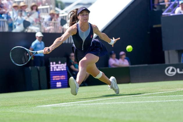 Lexus Eastbourne Open - Day Four Zeynep Sonmez of Turkey competes against third seed Jelena Ostapenko of Latvia during their quarterfinal match at the 2026 Lexus Eastbourne Open Women s tennis tournament at the Devonshire Park Lawn Tennis Club in Eastbourne, England, on June 25, 2026. Eastbourne United Kingdom  Copyright: xOwenxHammondx originalFilename:hammond-2026lexu260625_npbEF.jpg
