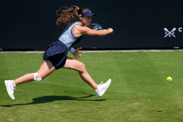 Lexus Eastbourne Open - Day Four Zeynep Sonmez of Turkey competes against third seed Jelena Ostapenko of Latvia during their quarterfinal match at the 2026 Lexus Eastbourne Open Women s tennis tournament at the Devonshire Park Lawn Tennis Club in Eastbourne, England, on June 25, 2026. Eastbourne United Kingdom  Copyright: xOwenxHammondx originalFilename:hammond-2026lexu260625_npcoy.jpg