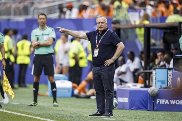 PHILADELPHIA - Curacao coach Dick Advocaat during the 2026 FIFA World Cup, WM, Weltmeisterschaft, Fussball Group E match between Curacao and Ivory Coast at Philadelphia Stadium on June 25, 2026, in Philadelphia, United States. MAURICE VAN STEEN ANP FIFA World Cup 2026 - Group E 2026 xVIxANPxSportx xxANPxIVx 561975317 originalFilename: 561975317.jpg