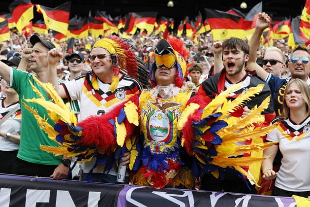 Ecuador v Germany: Group E - FIFA World Cup, WM, Weltmeisterschaft, Fussball 2026 Andreas Quebbemann fan of Germany wearing Indian, black, red, and gold feathered headdress in the stand before the FIFA World Cup 2026 Group E match between Ecuador and Germany at New York New Jersey Stadium on June 25, 2026 in East Rutherford, United States. East Rutherford New York New Jersey Stadium NJ United States Copyright: xAllstarxPicturexLibraryxLtdx