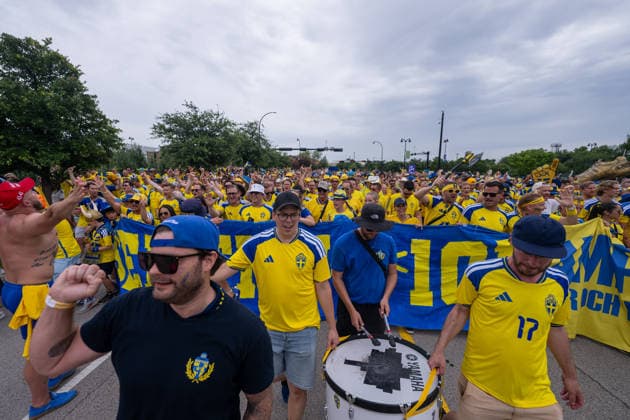 260625 Fans of Sweden ahead of the FIFA World Cup, WM, Weltmeisterschaft, Fussball 2026 football match between Japan and Sweden on June 25, 2026 in Dallas. Photo: Ludvig Thunman BILDBYRAN kod LT PA1259 bbeng fotboll football soccer fotball vm fotbolls-vm fotball-vm fotbolls-vm 2026 fifa world cup 2026 sverige sweden sverige a japan publik *** 260625 Swedish fans ahead of the 2026 FIFA World Cup soccer match between Japan and Sweden on June 25, 2026 in Dallas. Photo by Ludvig Thunman, BILDBYRAN. Code: LT PA1259 bbeng soccer football soccer World Cup 2026 FIFA World Cup 2026 Sweden Sweden A Japan audience  Copyright: LUDVIGxTHUNMAN BB260625LT013