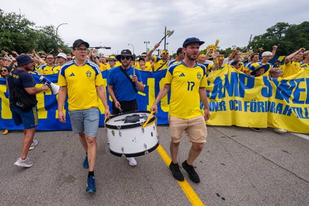 260625 Fans of Sweden ahead of the FIFA World Cup, WM, Weltmeisterschaft, Fussball 2026 football match between Japan and Sweden on June 25, 2026 in Dallas. Photo: Ludvig Thunman BILDBYRAN kod LT PA1259 bbeng fotboll football soccer fotball vm fotbolls-vm fotball-vm fotbolls-vm 2026 fifa world cup 2026 sverige sweden sverige a japan publik *** 260625 Swedish fans ahead of the 2026 FIFA World Cup soccer match between Japan and Sweden on June 25, 2026 in Dallas. Photo by Ludvig Thunman, BILDBYRAN. Code: LT PA1259 bbeng soccer football soccer World Cup 2026 FIFA World Cup 2026 Sweden Sweden A Japan audience  Copyright: LUDVIGxTHUNMAN BB260625LT014