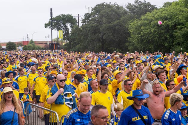260625 Fans of Sweden ahead of the FIFA World Cup, WM, Weltmeisterschaft, Fussball 2026 football match between Japan and Sweden on June 25, 2026 in Dallas. Photo: Ludvig Thunman BILDBYRAN kod LT PA1259 bbeng fotboll football soccer fotball vm fotbolls-vm fotball-vm fotbolls-vm 2026 fifa world cup 2026 sverige sweden sverige a japan publik *** 260625 Swedish fans ahead of the 2026 FIFA World Cup soccer match between Japan and Sweden on June 25, 2026 in Dallas. Photo by Ludvig Thunman, BILDBYRAN. Code: LT PA1259 bbeng soccer football soccer World Cup 2026 FIFA World Cup 2026 Sweden Sweden A Japan audience  Copyright: LUDVIGxTHUNMAN BB260625LT020