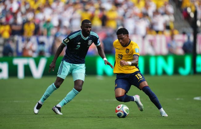 Antonio Ruediger (Germany) and Gonzalo Plata (Ecuador) battle for the ball during Ecuador and Germany, Group I FIFA World Cup, WM, Weltmeisterschaft, Fussball 2026, Met Life Stadium, New jersey, USA on June 25, 2026. Thor Wegner DeFodi Images. (Photo by DeFodi Images) - *** Antonio Rüdiger of Germany and Gonzalo Plata of Ecuador battle for the ball during the match between Ecuador and Germany in Group I of the 2026 FIFA World Cup at MetLife Stadium in New Jersey, USA, on June 25, 2026. Photo by Thor Wegner, DeFodi Images