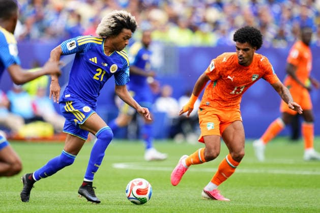 June 25, 2026: Curacao Midfielder Tahith Chong (21) controls the ball during the first half of a World Cup Match against Ivory Coast at Philadelphia Stadium in Philadelphia, Pennsylvania. CSM FIFA World Cup, WM, Weltmeisterschaft, Fussball 2026: Ivory Coast Vs Curacao JUN 25  - ZUMAc04_ 20260625_zma_c04_001 Copyright: xKylexRoddenx