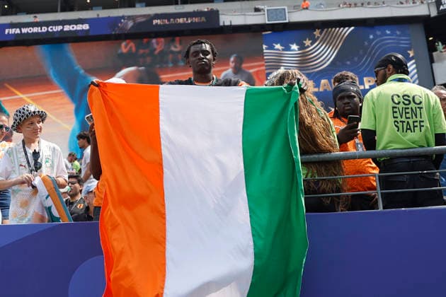 An Ivory Coast fan cheers prior to a Group E match of the 2026 FIFA World Cup, WM, Weltmeisterschaft, Fussball between Curacao and Ivory Coast at Lincoln Financial Field in Philadelphia, USA, 25 June 2026. FIFA World Cup 2026: Group E Curacao - Ivory Coast !ACHTUNG: NUR REDAKTIONELLE NUTZUNG!  Copyright: xDavidxTorox GR4446 20260625-55020711187_1