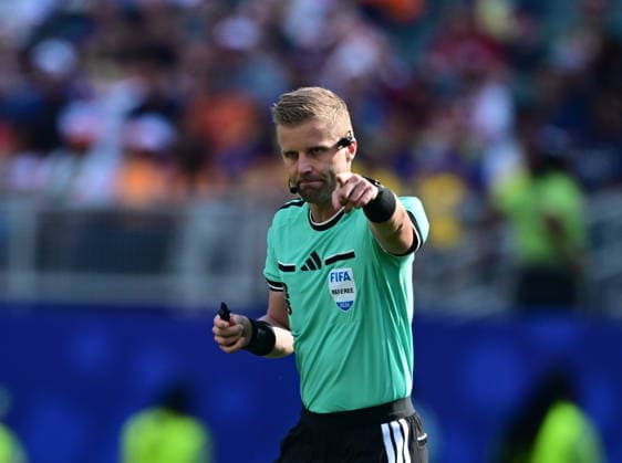 Curacao v Ivory Coast - FIFA World Cup, WM, Weltmeisterschaft, Fussball 2026 - Group E PHILADELPHIA, USA - JUNE 25: Referee Glenn Nyberg officiates the 2026 FIFA World Cup First Stage Group E match between Curacao and Ivory Coast at Lincoln Financial Field (Philadelphia Stadium) in Philadelphia, Pennsylvania, United States on June 25, 2026. Abdulhamid Hosbas Anadolu Pennsylvania United States. Editorial use only. Please get in touch for any other usage.  Copyright: x2026xAnadoluxAbdulhamidxHosbasx