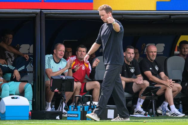 Fußball, WM 2026, 20260625, Ecuador - Deutschland. Im Bild Trainer Deutschland Julian NAGELSMANN, hebt Daumen. East Rutherford New-York-New-Jersey-Stadion New Jersey Vereinigte Staaten von Amerika *** Soccer, 2026 World Cup, 20260625, Ecuador vs. Germany. Pictured: Germany s head coach Julian NAGELSMANN giving a thumbs-up. East Rutherford, New York, New Jersey Stadium, New Jersey, United States of America Copyright: Passion2Press MarkusxFischerx