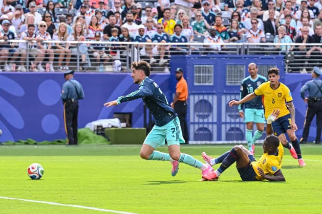 Kai Havertz (Germany) and Joel Ordonez (Ecuador) battle for the ball during the FIFA World Cup, WM, Weltmeisterschaft, Fussball 2026 Group E match between Ecuador and Germany at New York New Jersey Stadium on June 25, 2026 in East Rutherford, United States. (Photo by Harry Langer DeFodi Images) - *** Kai Havertz of Germany and Joel Ordonez of Ecuador battle for the ball during the 2026 FIFA World Cup Group E match between Ecuador and Germany at New York New Jersey Stadium on June 25, 2026, in East Rutherford, United States. Photo by Harry Langer, DeFodi Images