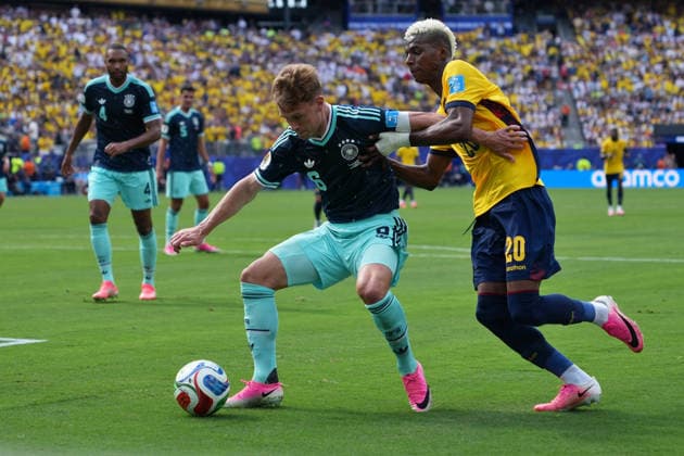 IPA86061571 - Joshua Kimmich of Germany in action against Nilson Angulo of Ecuador during the Group E match between Ecuador and Germany at the FIFA World Cup, WM, Weltmeisterschaft, Fussball in New York, USA, on June 25, 2026  Copyright: xEmmanuelexMastrodonato IPAxSportx xx 86061571
